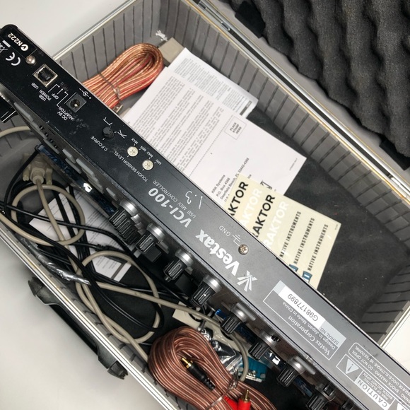 DJ Tech Tools VCI-100 SE DJ Decks USB MIDI Controller + Insulated Hard Case. - Picture 13 of 14